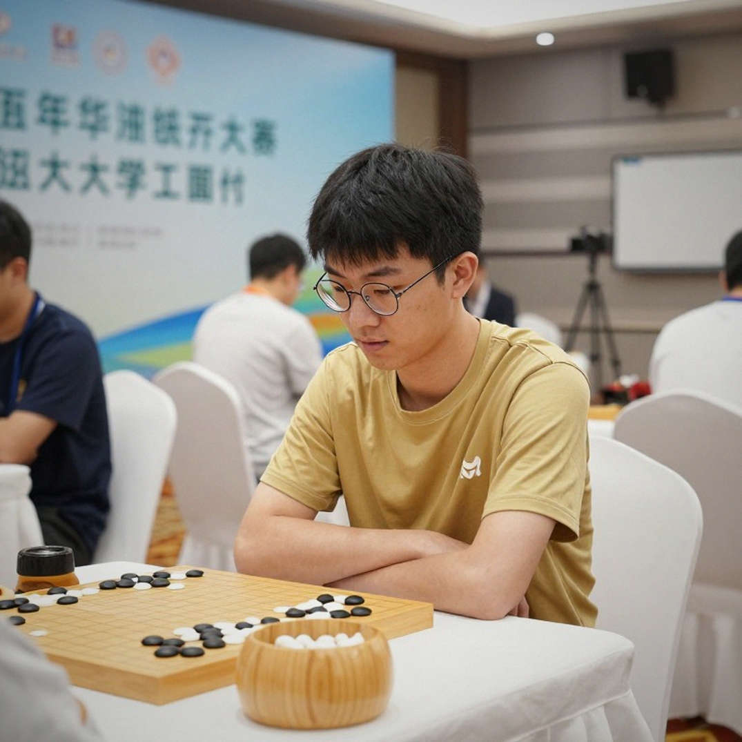 Carlsen gọi Sindarov là cửa trên trước trận tranh ngôi vô địch cờ vua thế giới Carlsen gọi Sindarov là cửa trên trước trận tranh ngôi vô địch cờ vua thế giới