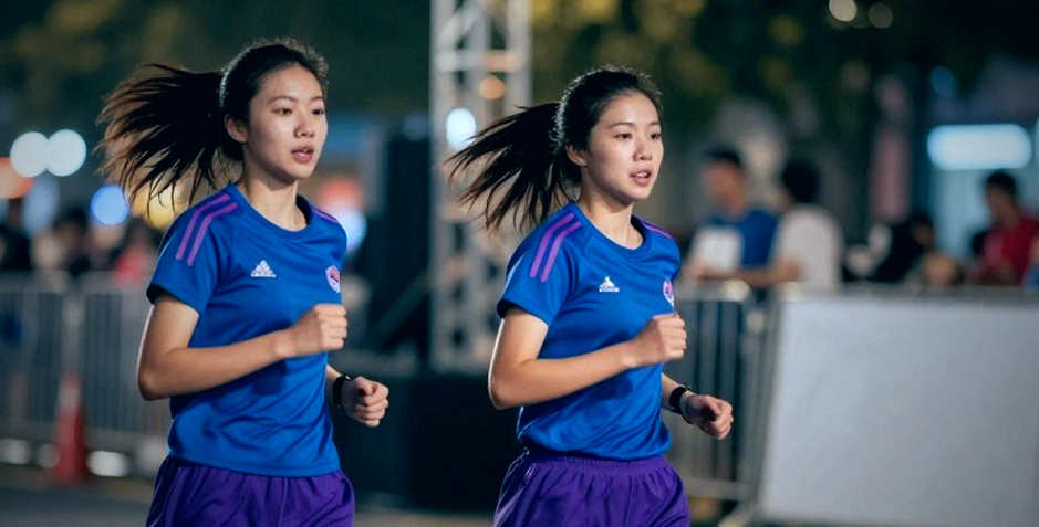 Keely Hodgkinson và bộ đồ bó sát Nike: Thời trang hay công nghệ?