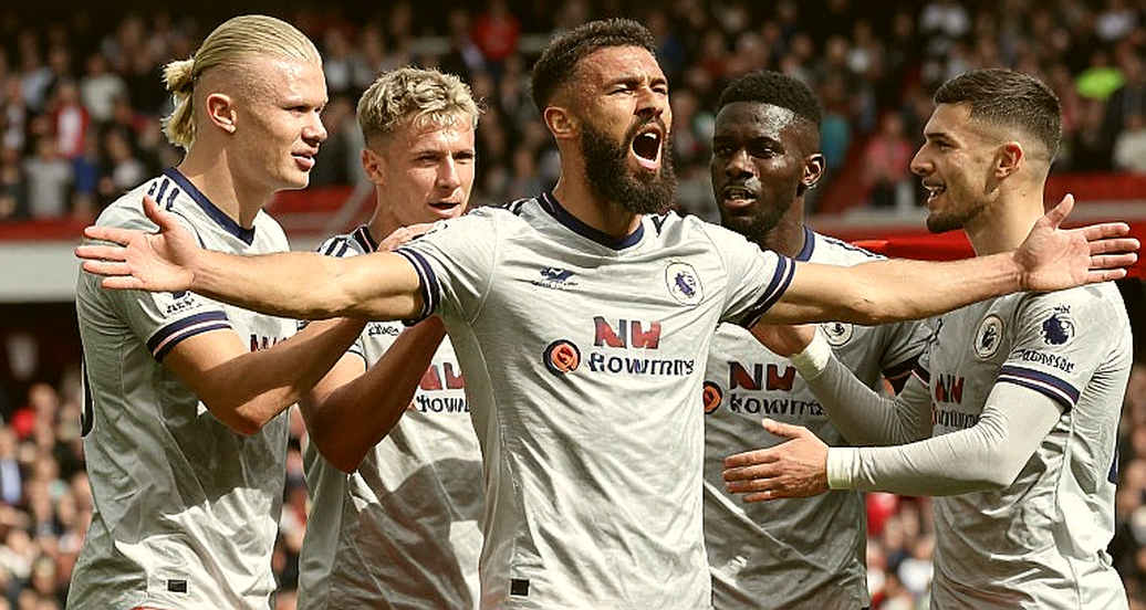 Mateo Chávez đánh đầu vọt xà phút 31: AZ Alkmaar 2-2 SC Cambuur và tín hiệu thật nằm ở chín lần đá chính