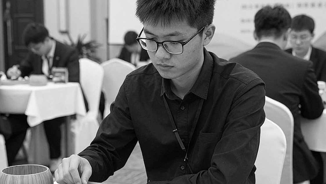 GCL 2026: Nepomniachtchi làm Carlsen khiếp sợ trước khi thắng Sindarov trên đồng hồ