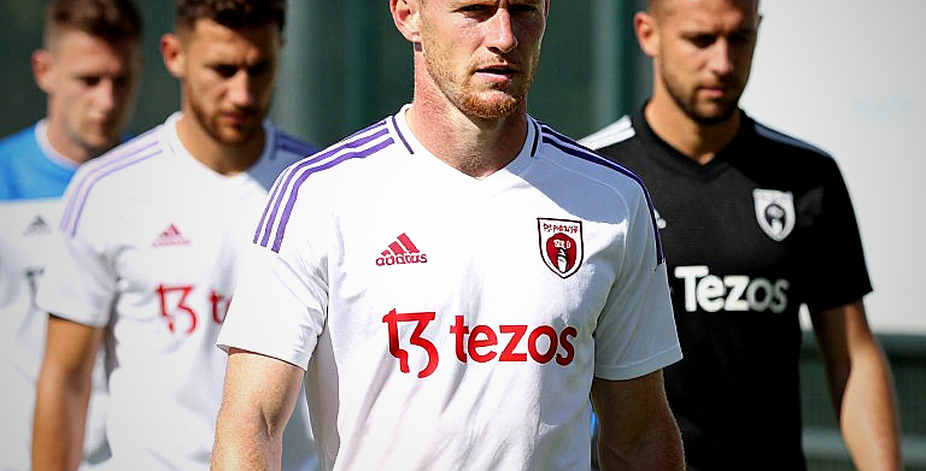 Barcelona và lằn ranh đỏ mang tên Figo: Khi di sản đắt hơn một hợp đồng tài trợ