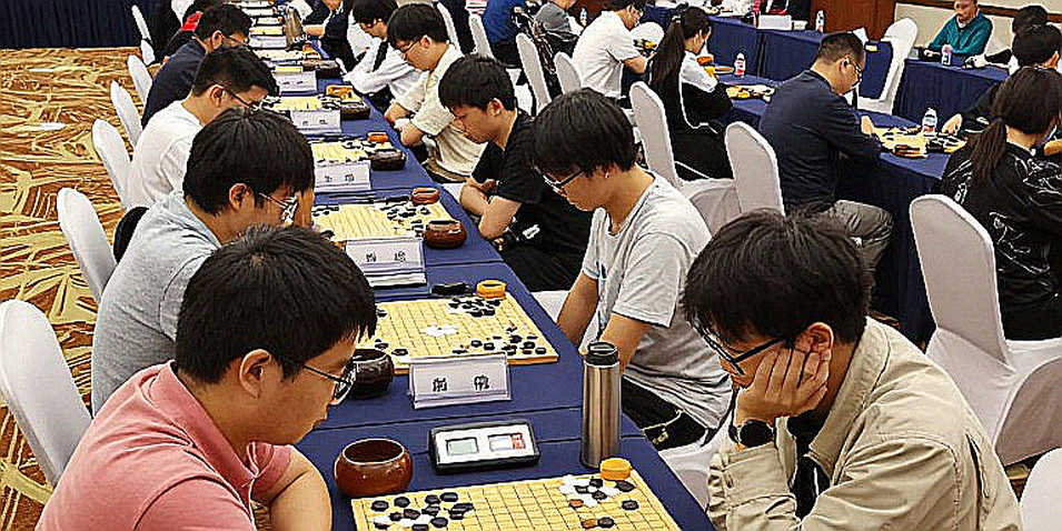 Nepomniachtchi làm Carlsen hoảng hốt, thắng Sindarov trên thời gian tại GCL 2026