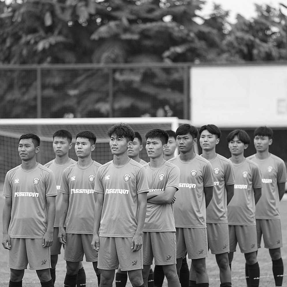 Bên trong chợ chuyển nhượng V.League: tiền, nợ và những điều khoản không ai đọc